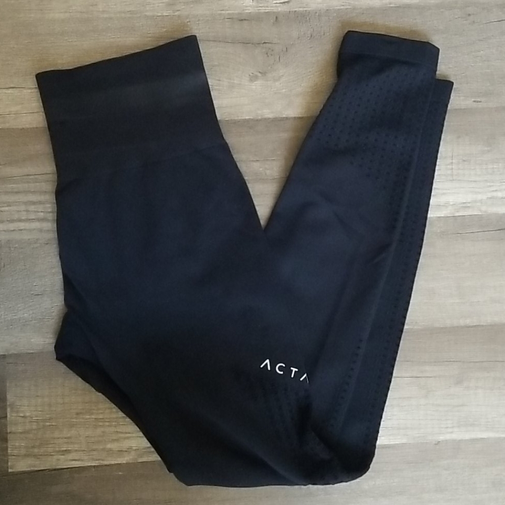 Acta perforated leggings